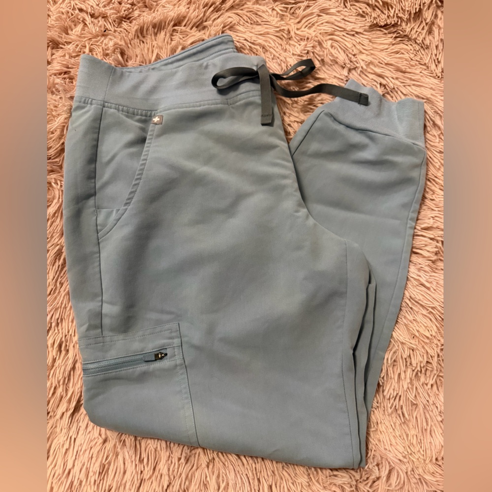 Figs Women's Icy Blue Highwaisted Jogger and Scrub top